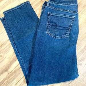American Eagle high rise Tomgirl jeans